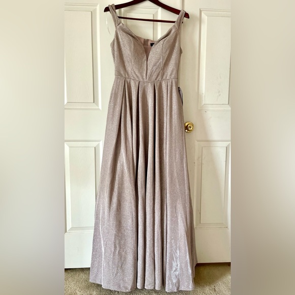 Party gown - Picture 4 of 6